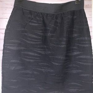 H&M size large NWT mini skirt. Ruffle details.